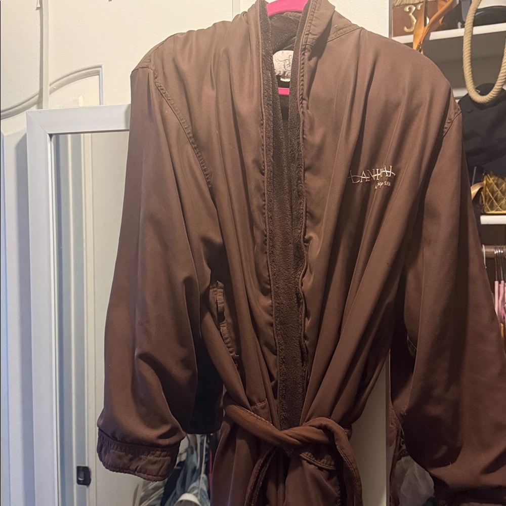 Laniwai A Disney Spa Brown Robe Aulani Resort - Picture 3 of 3